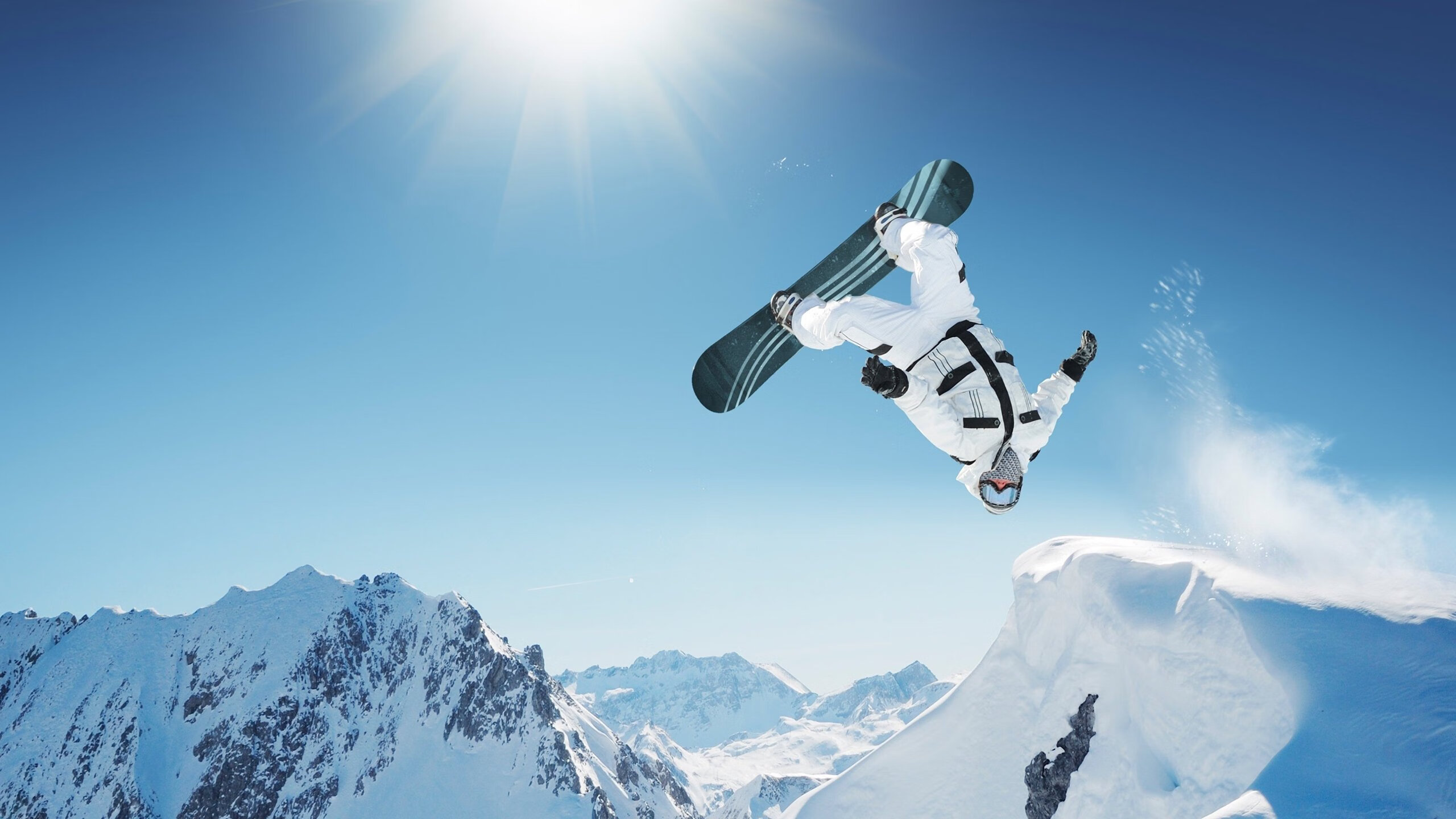 AYX体育-欧洲杯战术大爆发：变化多端塑造赛场奇迹！，欧洲杯比赛的